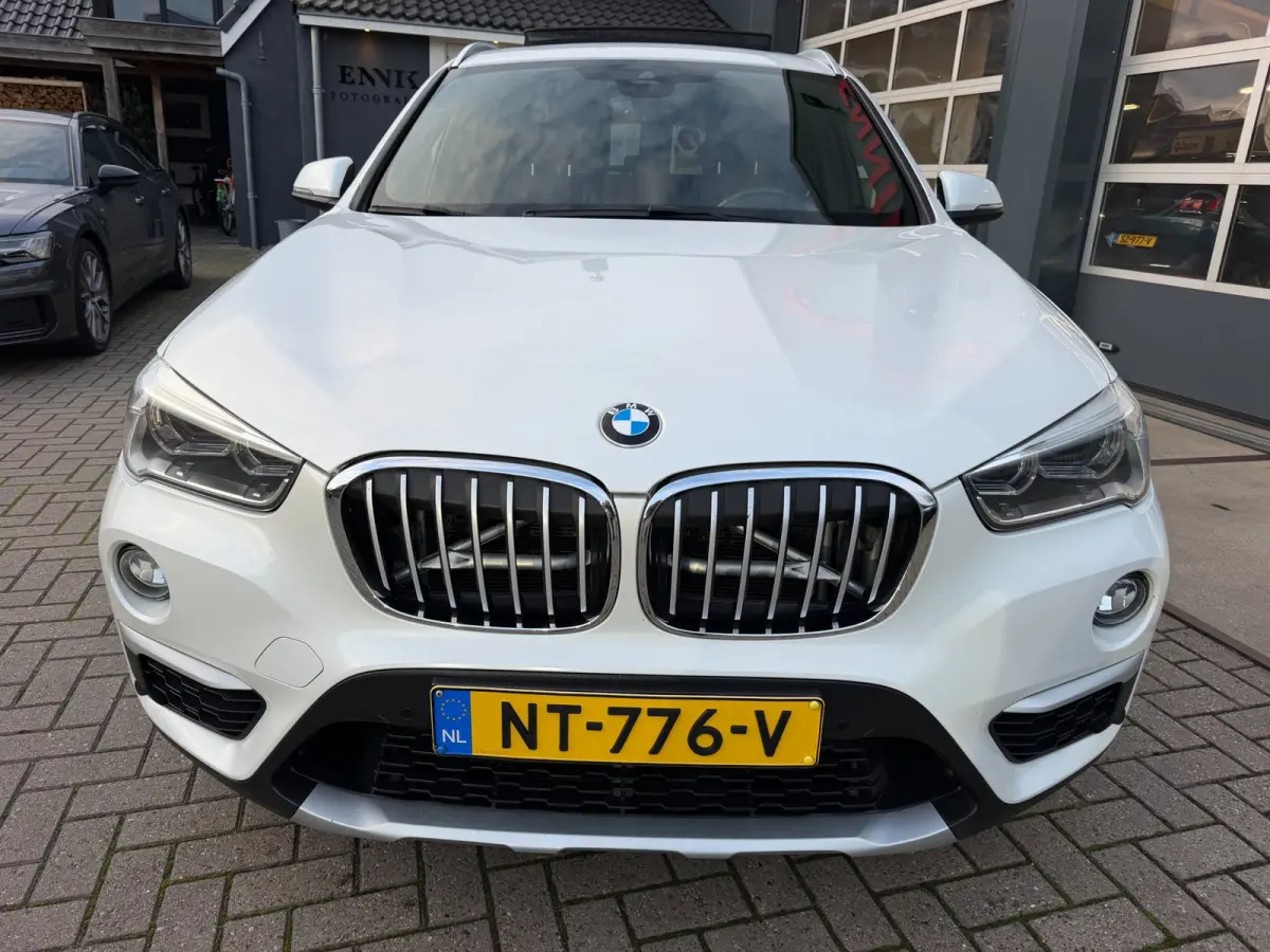 XDrive25i Centennial High Executive / Pano / Head-Up / Camera / Harman Kardon / Trekhaak / Sportleder / Zeer nette Auto !!.