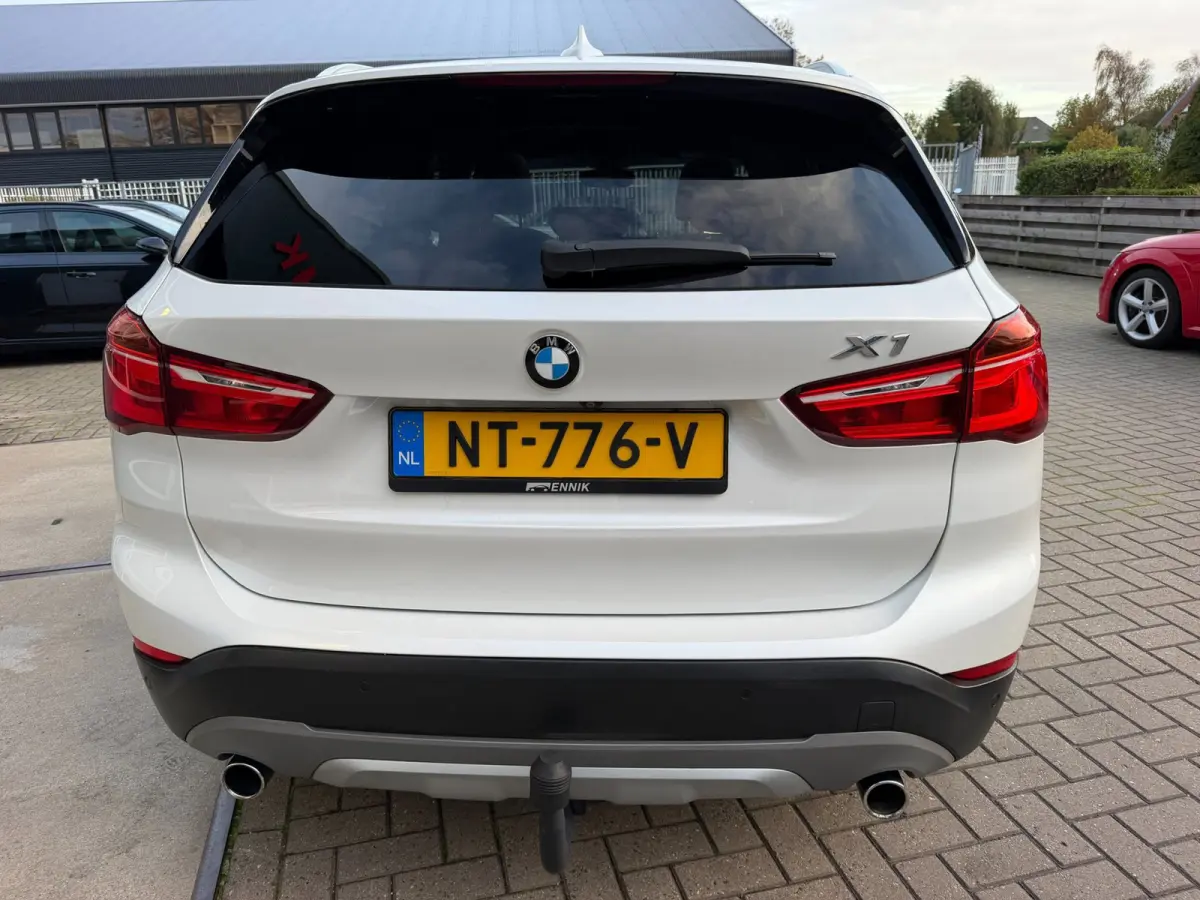 XDrive25i Centennial High Executive / Pano / Head-Up / Camera / Harman Kardon / Trekhaak / Sportleder / Zeer nette Auto !!.