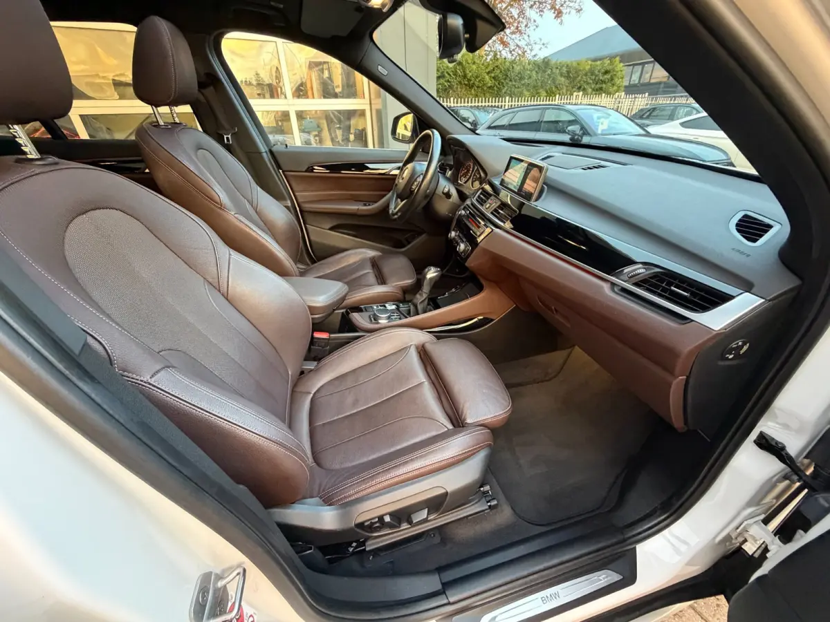 XDrive25i Centennial High Executive / Pano / Head-Up / Camera / Harman Kardon / Trekhaak / Sportleder / Zeer nette Auto !!.