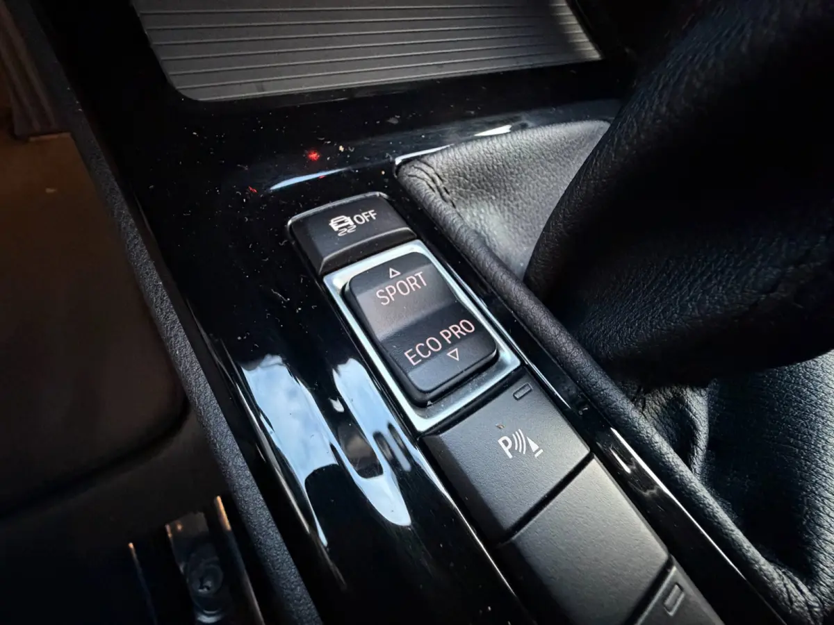 XDrive25i Centennial High Executive / Pano / Head-Up / Camera / Harman Kardon / Trekhaak / Sportleder / Zeer nette Auto !!.