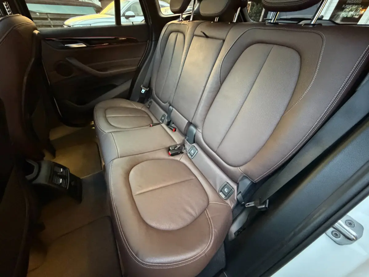 XDrive25i Centennial High Executive / Pano / Head-Up / Camera / Harman Kardon / Trekhaak / Sportleder / Zeer nette Auto !!.