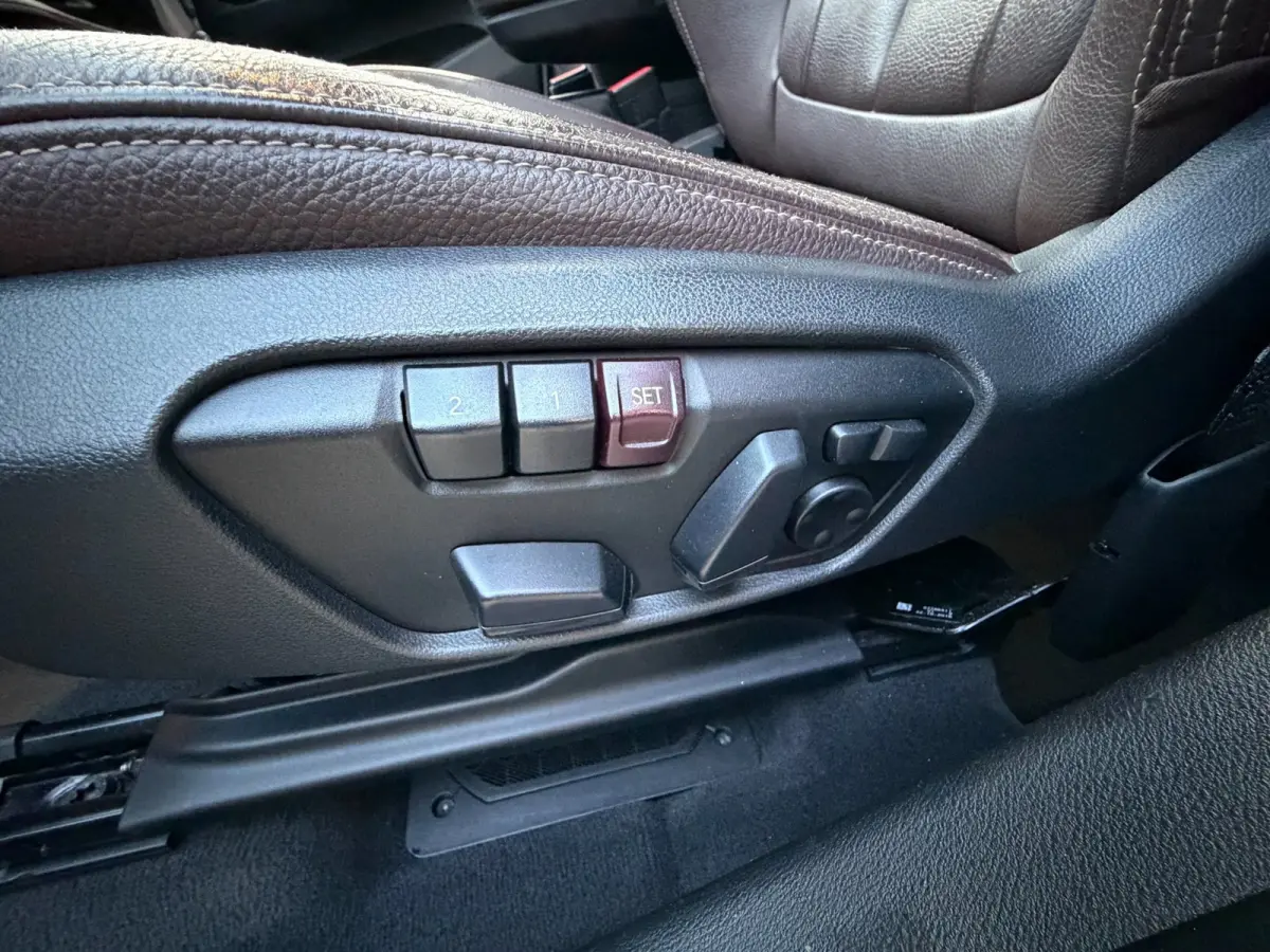 XDrive25i Centennial High Executive / Pano / Head-Up / Camera / Harman Kardon / Trekhaak / Sportleder / Zeer nette Auto !!.