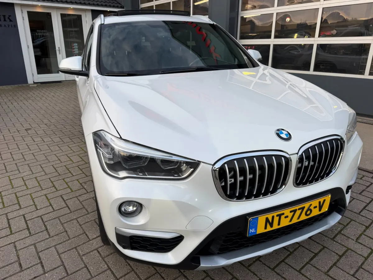 XDrive25i Centennial High Executive / Pano / Head-Up / Camera / Harman Kardon / Trekhaak / Sportleder / Zeer nette Auto !!.
