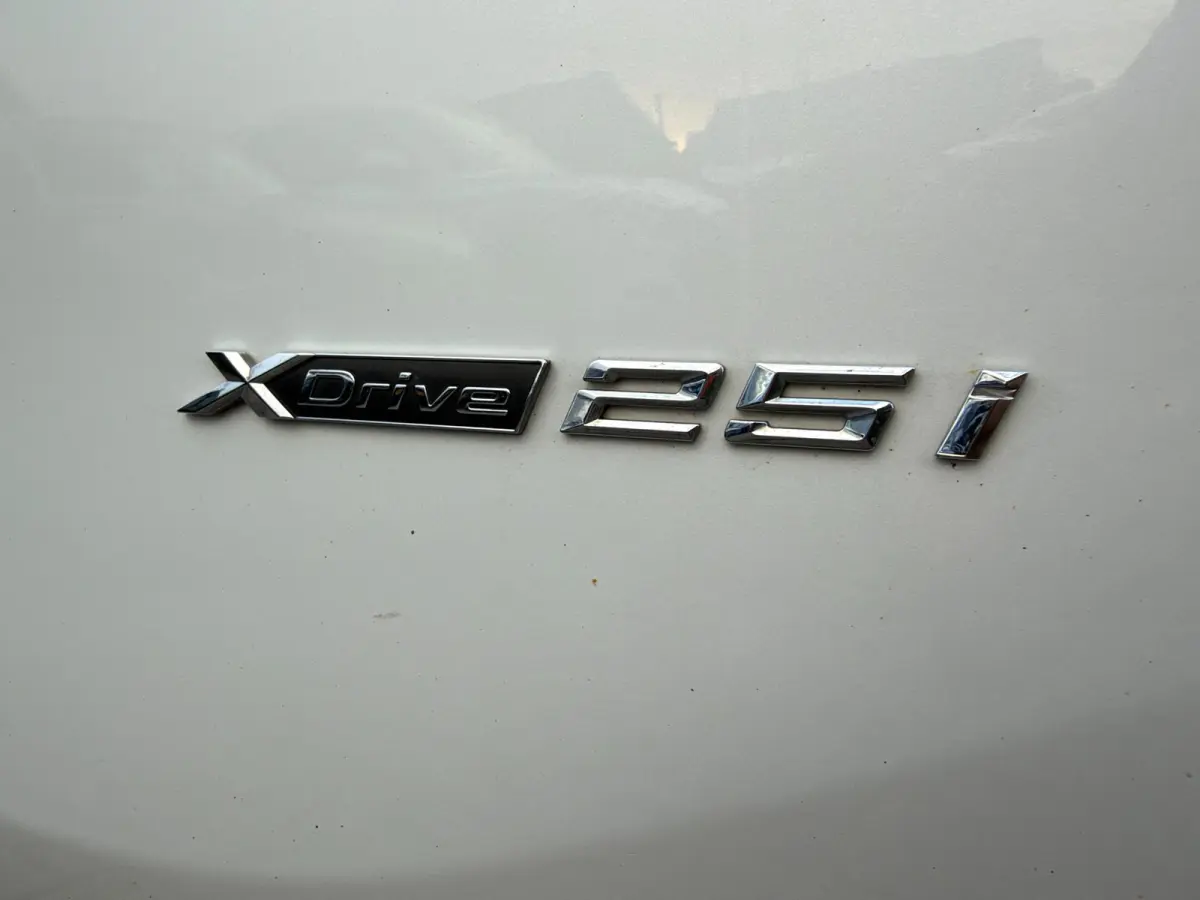 XDrive25i Centennial High Executive / Pano / Head-Up / Camera / Harman Kardon / Trekhaak / Sportleder / Zeer nette Auto !!.