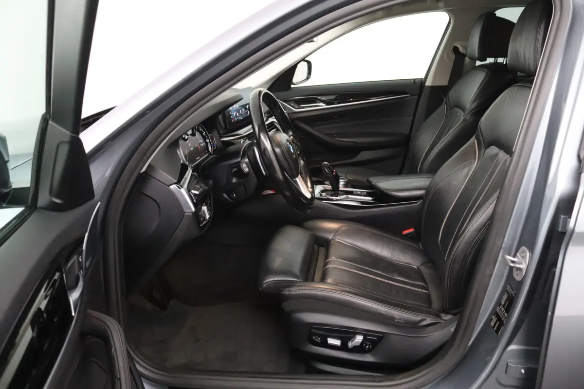 520i High Executive (COMFORT ZETELS, CAMERA, SFEERVERLICHTING, STOELVERWARMING)