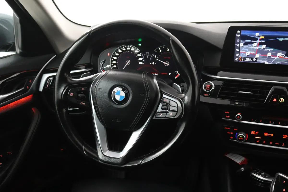 520i High Executive (COMFORT ZETELS, CAMERA, SFEERVERLICHTING, STOELVERWARMING)