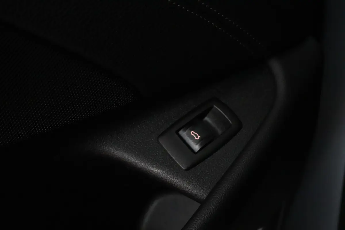 520i High Executive (COMFORT ZETELS, CAMERA, SFEERVERLICHTING, STOELVERWARMING)