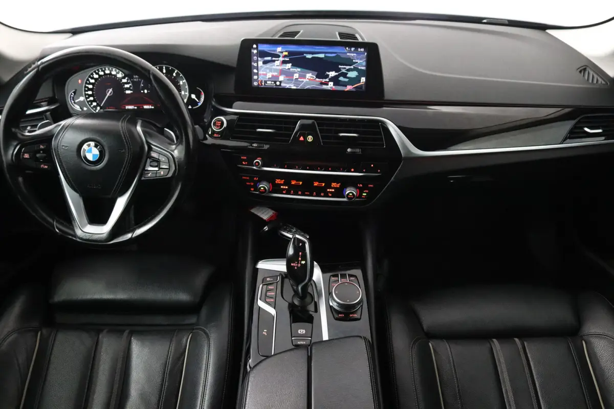 520i High Executive (COMFORT ZETELS, CAMERA, SFEERVERLICHTING, STOELVERWARMING)