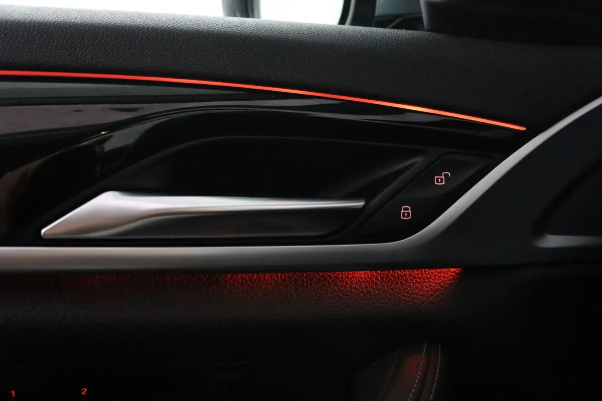 520i High Executive (COMFORT ZETELS, CAMERA, SFEERVERLICHTING, STOELVERWARMING)