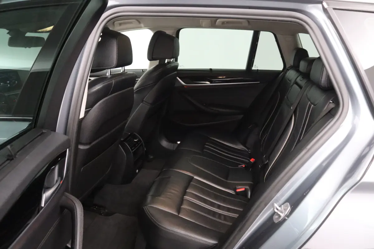 520i High Executive (COMFORT ZETELS, CAMERA, SFEERVERLICHTING, STOELVERWARMING)