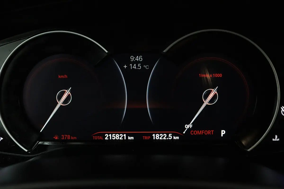 520i High Executive (COMFORT ZETELS, CAMERA, SFEERVERLICHTING, STOELVERWARMING)