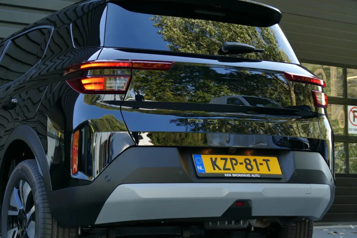 GS | 17" Lichtmetalen velgen in Zwart met 215/60 R17 banden | Achteruitrijcamera | Dode hoek waarschuwing