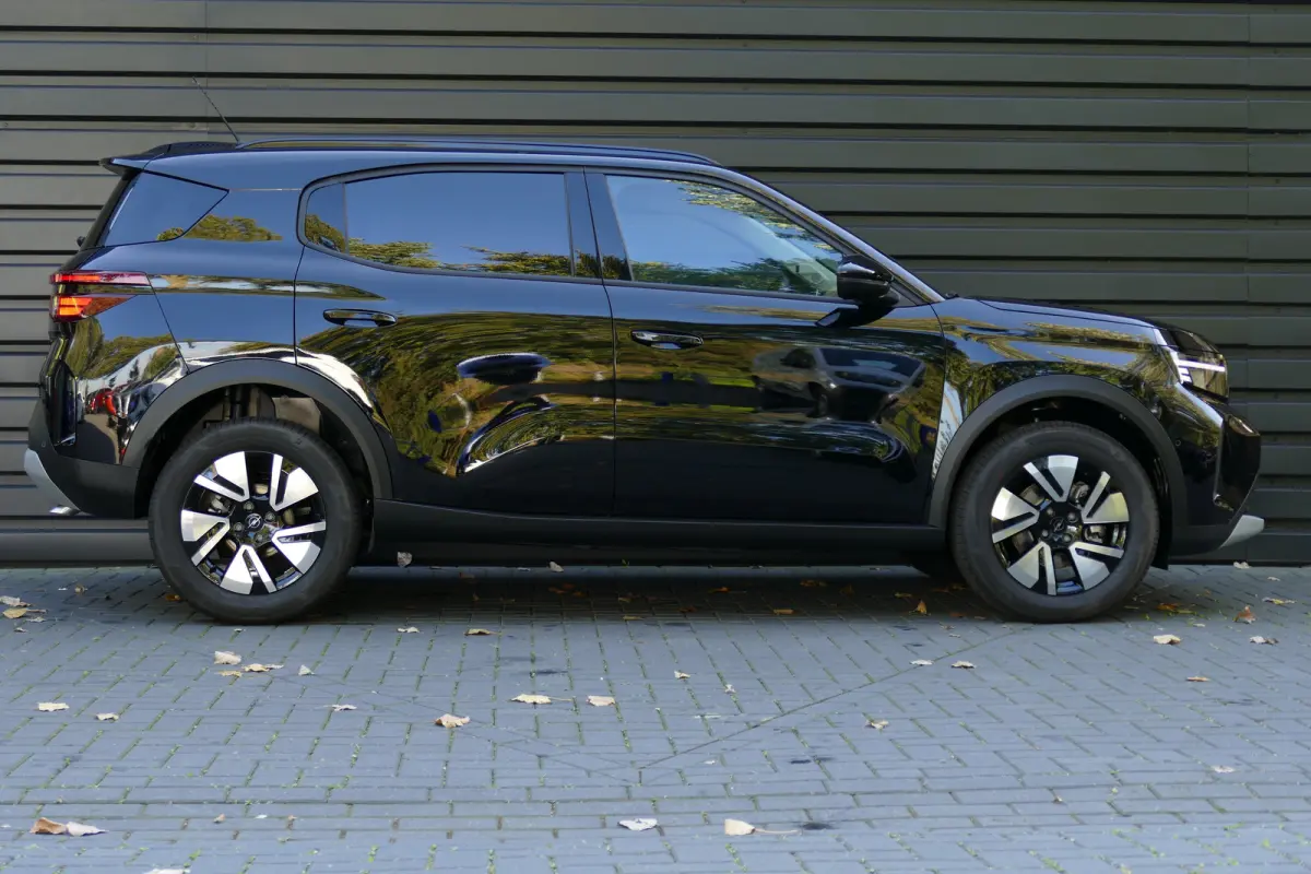 GS | 17" Lichtmetalen velgen in Zwart met 215/60 R17 banden | Achteruitrijcamera | Dode hoek waarschuwing