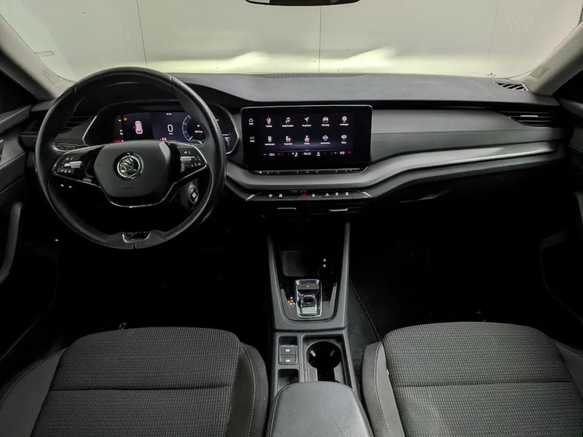 1.4 TSI iV PHEV Business Edition l Trekhaak l Climate Control l Parkeersensoren l Apple Car play / Android l Keyless Start l