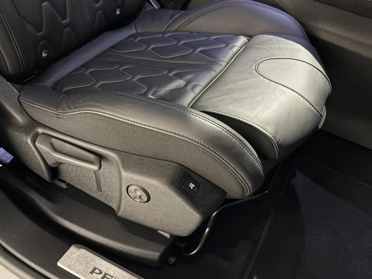 Hybrid4 300pk GT 4x4|PANODAK|Nappa Leder|360°|Massage|Focal|19 inch|ACC|Night Vision|