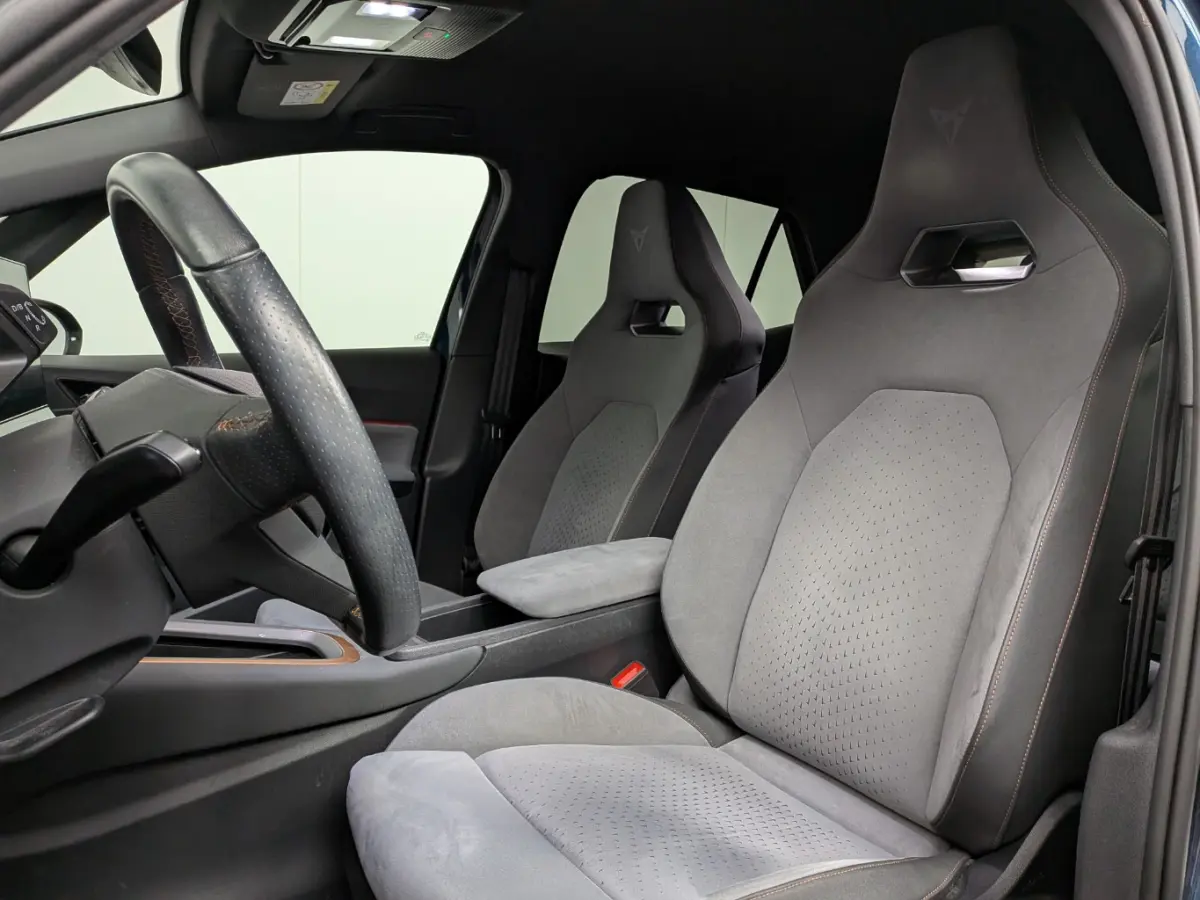 Performance One 62 kWh l Elektr. Stoel l Stoelverwarming l Camera l Park Assist l Elekt. SPiegels inklapb. l Keyless l Adapt. Cr Control l