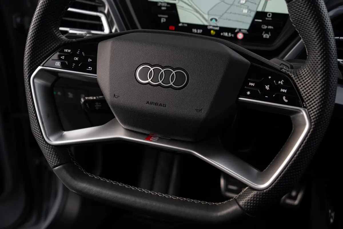 50 Quattro S-Line Competition 77 kWh|BTW|RS Interieur|Nardo Moonstone Grey|Org NL NAP|1 Eig|Head Up|Leder|CarPlay|Led Matrix|ACC|Dealer Onderhouden
