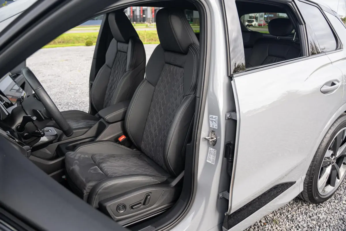 50 Quattro S-Line Competition 77 kWh|BTW|RS Interieur|Nardo Moonstone Grey|Org NL NAP|1 Eig|Head Up|Leder|CarPlay|Led Matrix|ACC|Dealer Onderhouden