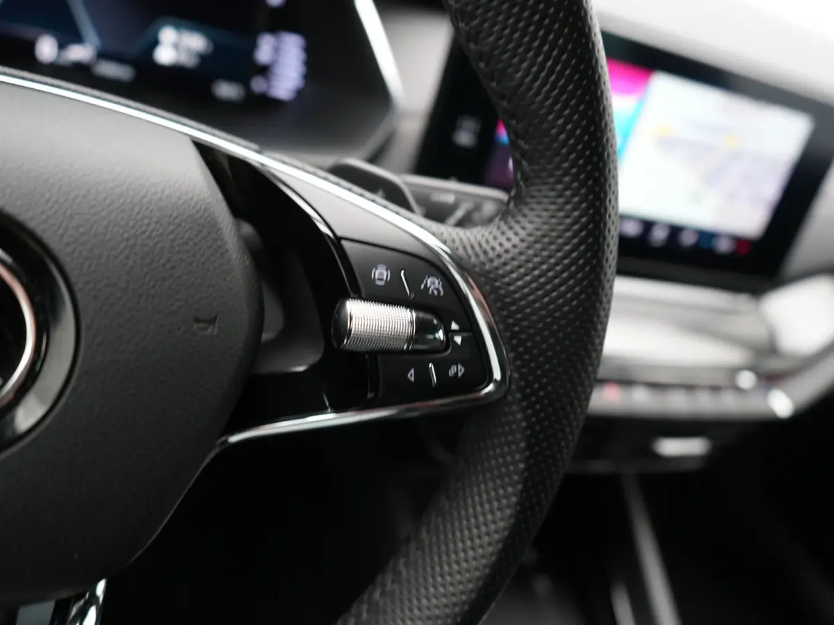 1.4 TSI iV PHEV Sportline 204pk Dealer O.H | SOH 94,2% | Adaptive Cruise | Crystal LED | Camera | Head Up | Sportstoelen Verwarmd | Keyless | Apple Carplay | Navigatie | Sfeerverlichting | V