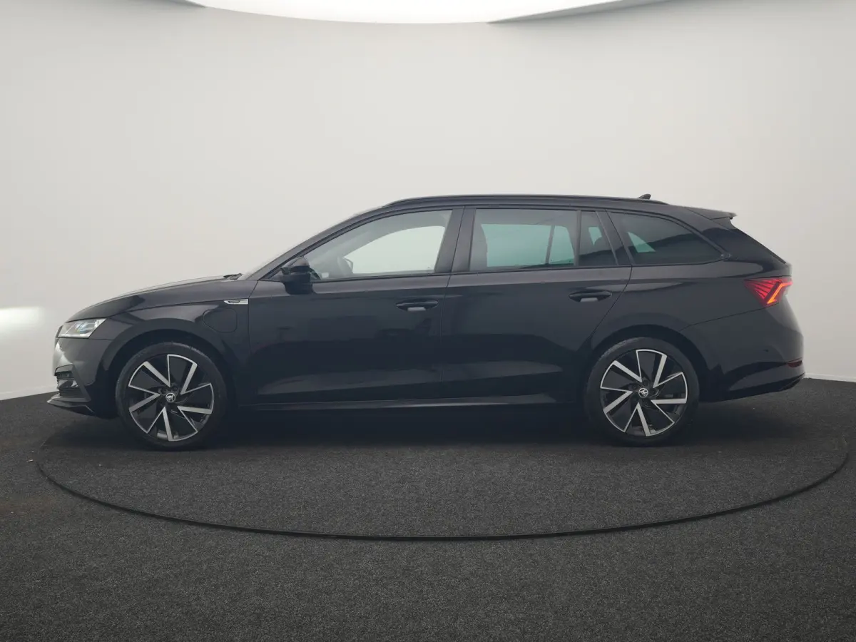 1.4 TSI iV PHEV Sportline 204pk Dealer O.H | SOH 94,2% | Adaptive Cruise | Crystal LED | Camera | Head Up | Sportstoelen Verwarmd | Keyless | Apple Carplay | Navigatie | Sfeerverlichting | V