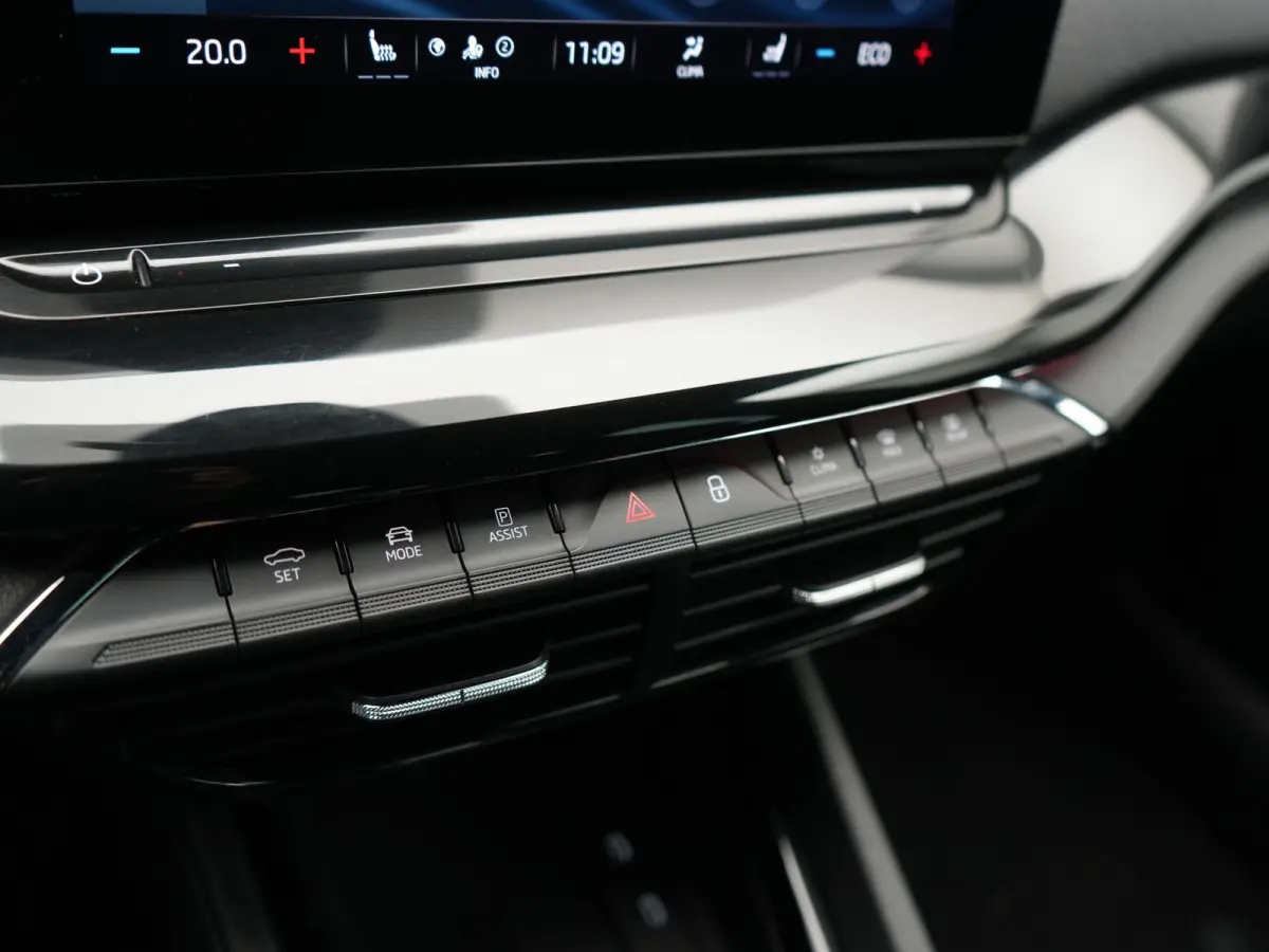 1.4 TSI iV PHEV Sportline 204pk Dealer O.H | SOH 94,2% | Adaptive Cruise | Crystal LED | Camera | Head Up | Sportstoelen Verwarmd | Keyless | Apple Carplay | Navigatie | Sfeerverlichting | V