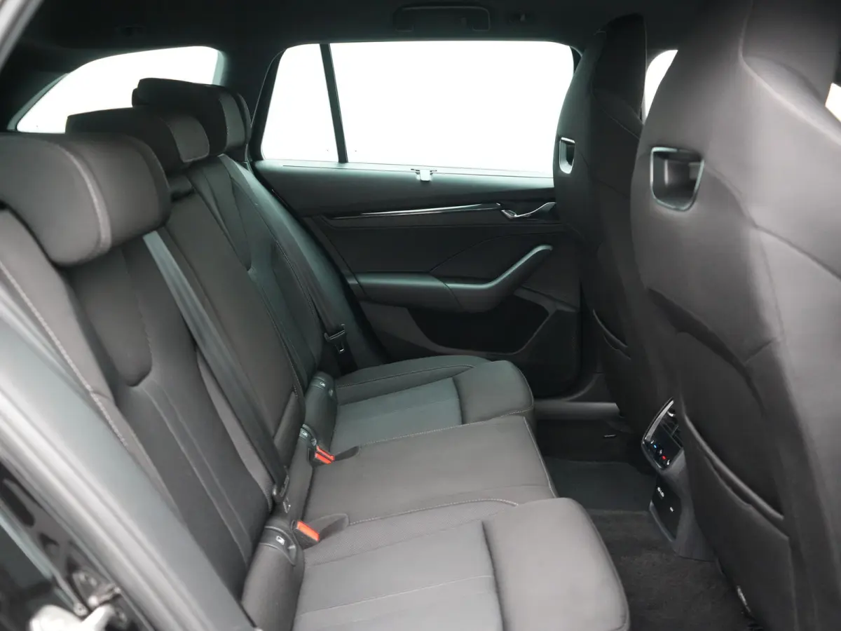 1.4 TSI iV PHEV Sportline 204pk Dealer O.H | SOH 94,2% | Adaptive Cruise | Crystal LED | Camera | Head Up | Sportstoelen Verwarmd | Keyless | Apple Carplay | Navigatie | Sfeerverlichting | V