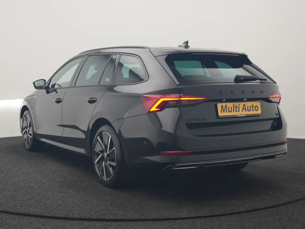 1.4 TSI iV PHEV Sportline 204pk Dealer O.H | SOH 94,2% | Adaptive Cruise | Crystal LED | Camera | Head Up | Sportstoelen Verwarmd | Keyless | Apple Carplay | Navigatie | Sfeerverlichting | V