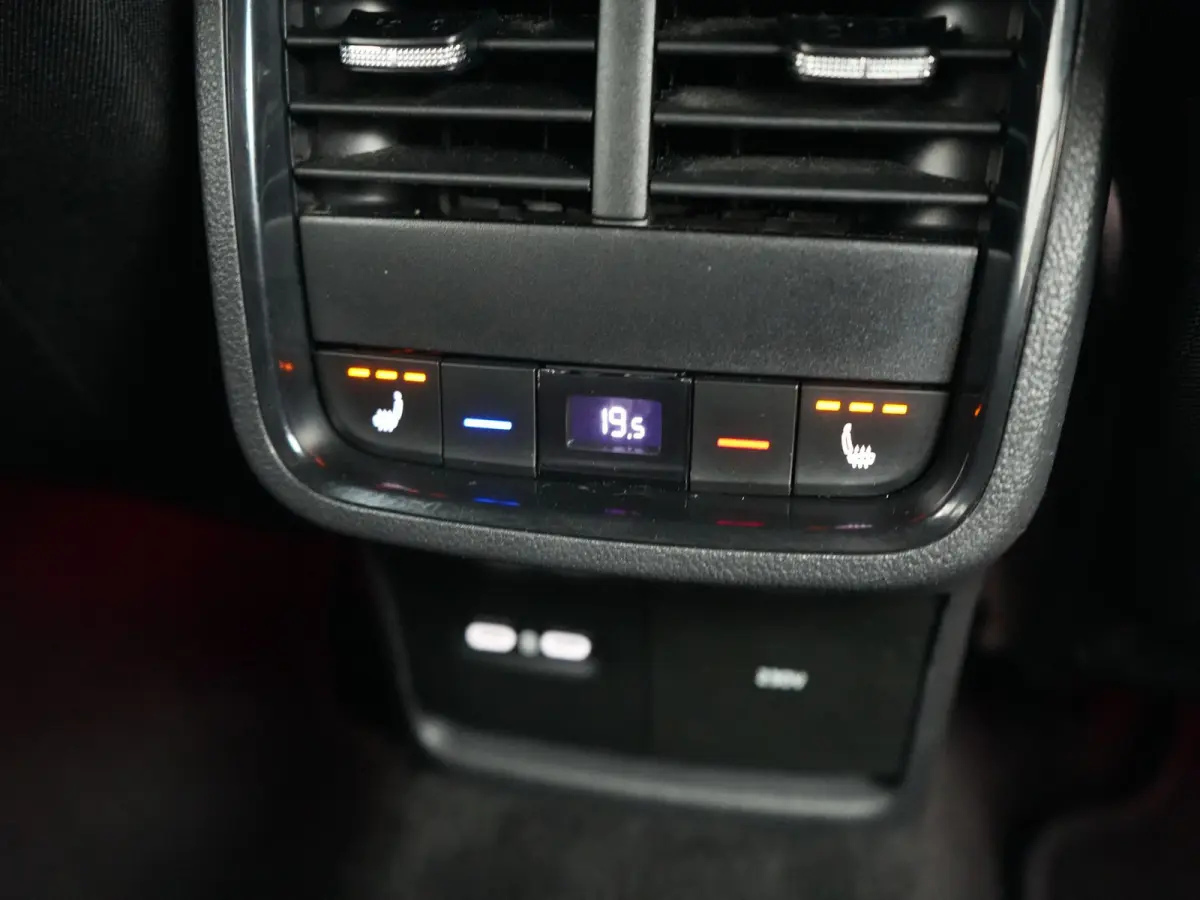 1.4 TSI iV PHEV Sportline 204pk Dealer O.H | SOH 94,2% | Adaptive Cruise | Crystal LED | Camera | Head Up | Sportstoelen Verwarmd | Keyless | Apple Carplay | Navigatie | Sfeerverlichting | V