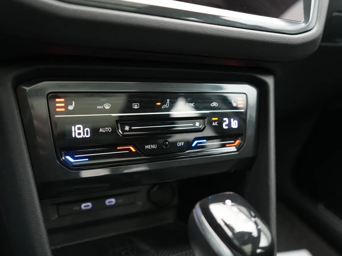 1.4 TSI eHybrid Elegance 245pk Dealer O.H | SOH 90% | Panodak | Adaptive Cruise | 360 Camera | Head Up | IQ Light | Alcantara Sportstoelen Massage & Verwarmd | BLIS | Keyless | Apple Carplay