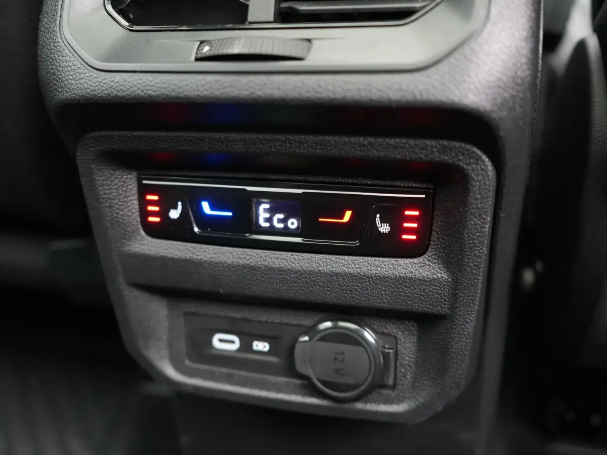 1.4 TSI eHybrid Elegance 245pk Dealer O.H | SOH 90% | Panodak | Adaptive Cruise | 360 Camera | Head Up | IQ Light | Alcantara Sportstoelen Massage & Verwarmd | BLIS | Keyless | Apple Carplay