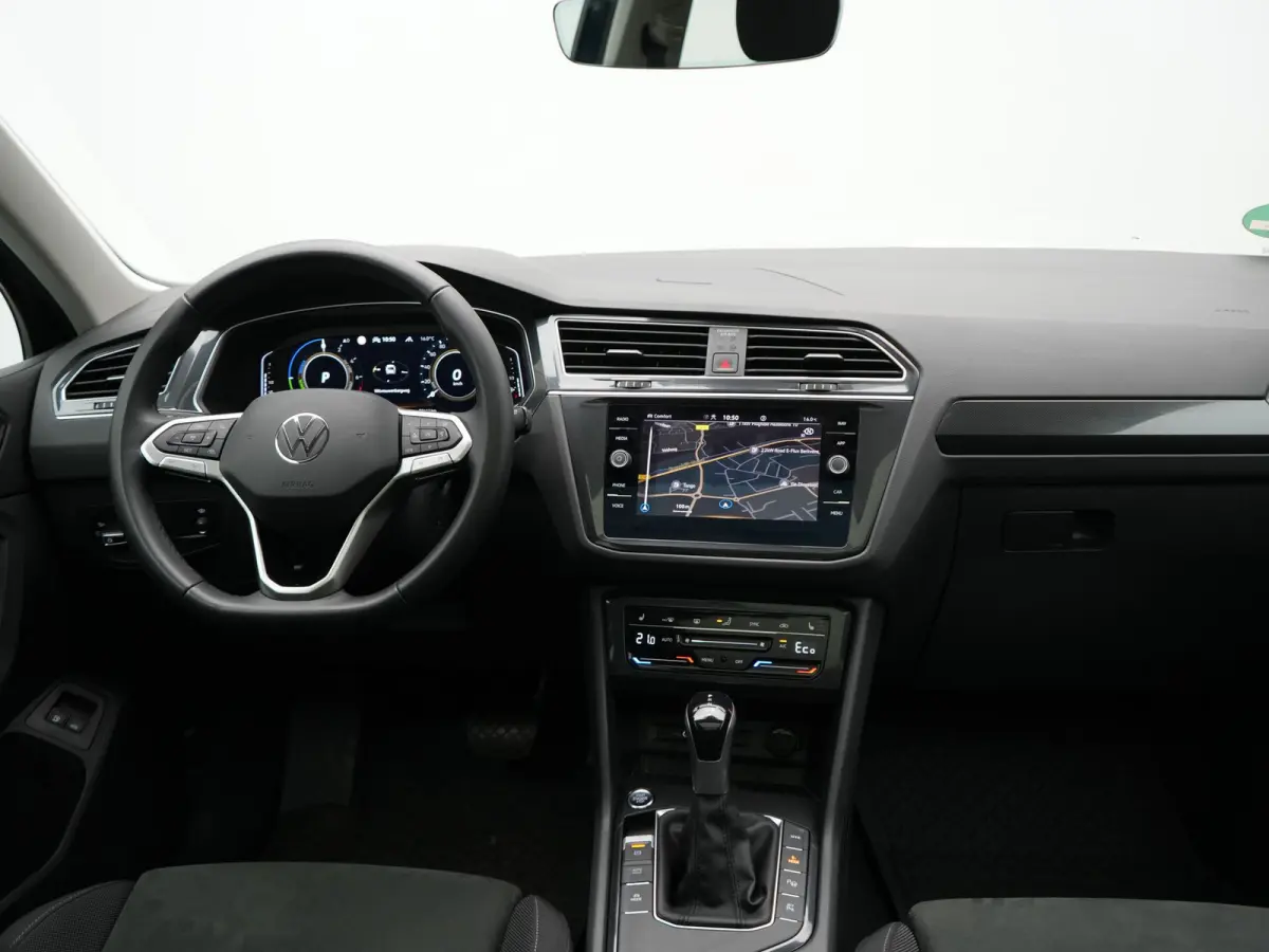 1.4 TSI eHybrid Elegance 245pk Dealer O.H | SOH 90% | Panodak | Adaptive Cruise | 360 Camera | Head Up | IQ Light | Alcantara Sportstoelen Massage & Verwarmd | BLIS | Keyless | Apple Carplay