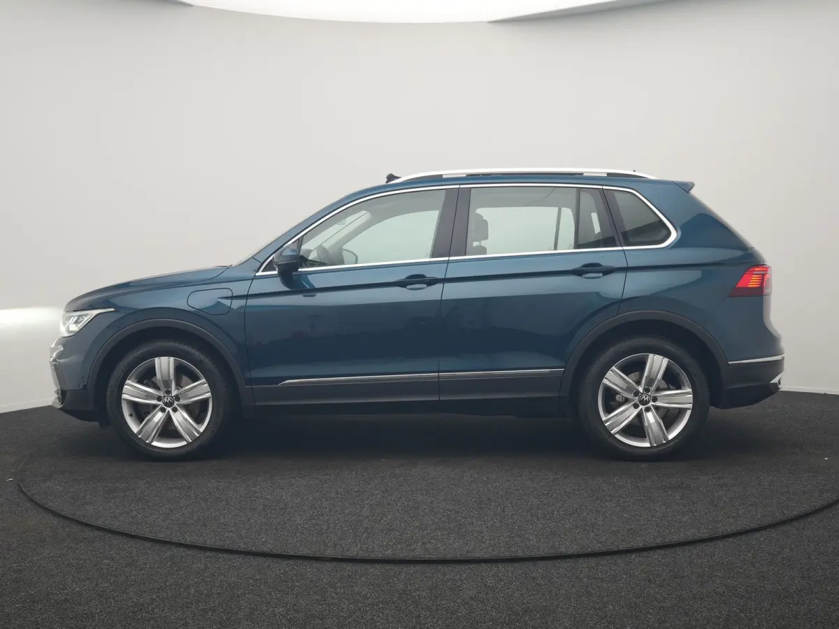 1.4 TSI eHybrid Elegance 245pk Dealer O.H | SOH 90% | Panodak | Adaptive Cruise | 360 Camera | Head Up | IQ Light | Alcantara Sportstoelen Massage & Verwarmd | BLIS | Keyless | Apple Carplay