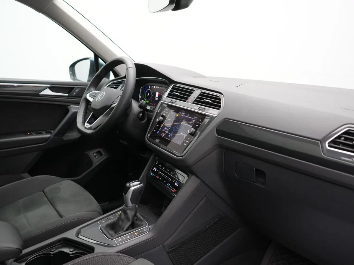 1.4 TSI eHybrid Elegance 245pk Dealer O.H | SOH 90% | Panodak | Adaptive Cruise | 360 Camera | Head Up | IQ Light | Alcantara Sportstoelen Massage & Verwarmd | BLIS | Keyless | Apple Carplay