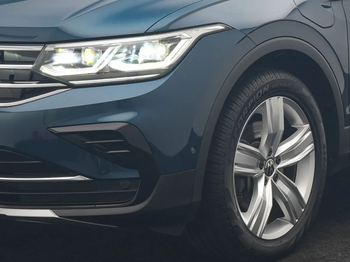1.4 TSI eHybrid Elegance 245pk Dealer O.H | SOH 90% | Panodak | Adaptive Cruise | 360 Camera | Head Up | IQ Light | Alcantara Sportstoelen Massage & Verwarmd | BLIS | Keyless | Apple Carplay