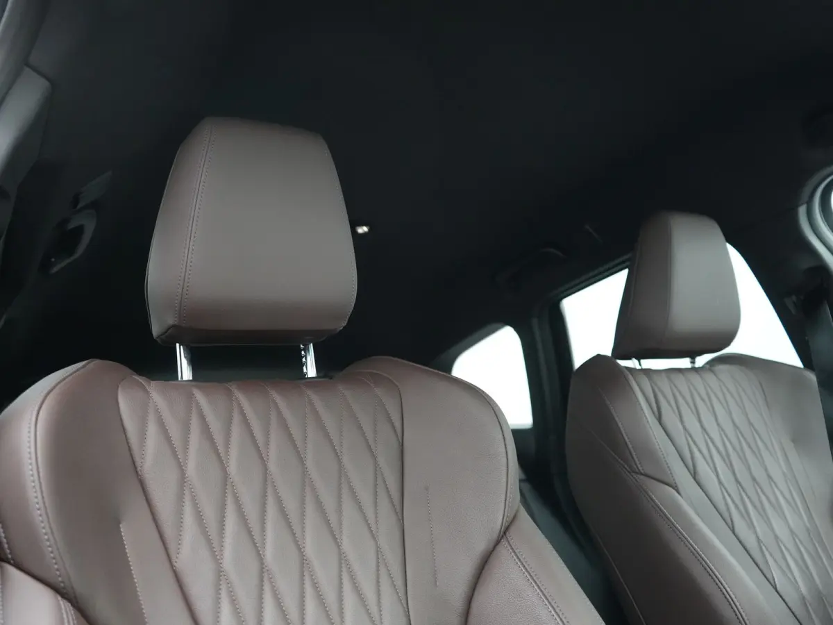 xDrive25e M Sport PHEV 245pk Dealer O.H | Trekhaak Af Fabriek | Adaptive Cruise | 360 Camera | Head Up | Harman / Kardon | Lederen Sportstoelen Massage & Memory | Stuur & Stoelen Verwarmd | 