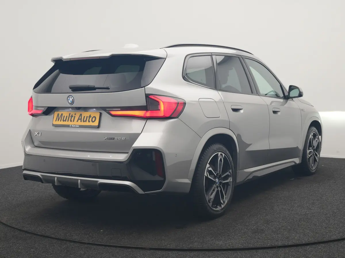 xDrive25e M Sport PHEV 245pk Dealer O.H | Trekhaak Af Fabriek | Adaptive Cruise | 360 Camera | Head Up | Harman / Kardon | Lederen Sportstoelen Massage & Memory | Stuur & Stoelen Verwarmd | 