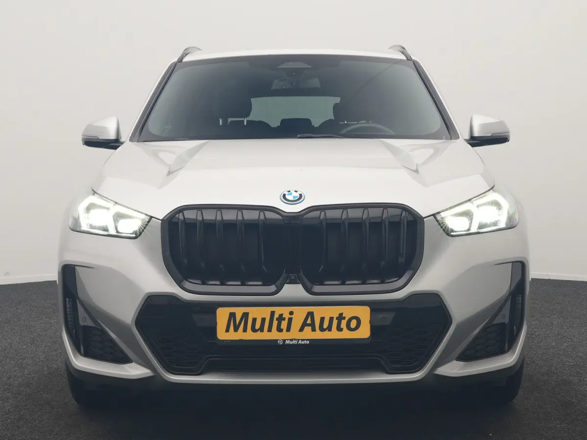 xDrive25e M Sport PHEV 245pk Dealer O.H | Trekhaak Af Fabriek | Adaptive Cruise | 360 Camera | Head Up | Harman / Kardon | Lederen Sportstoelen Massage & Memory | Stuur & Stoelen Verwarmd | 