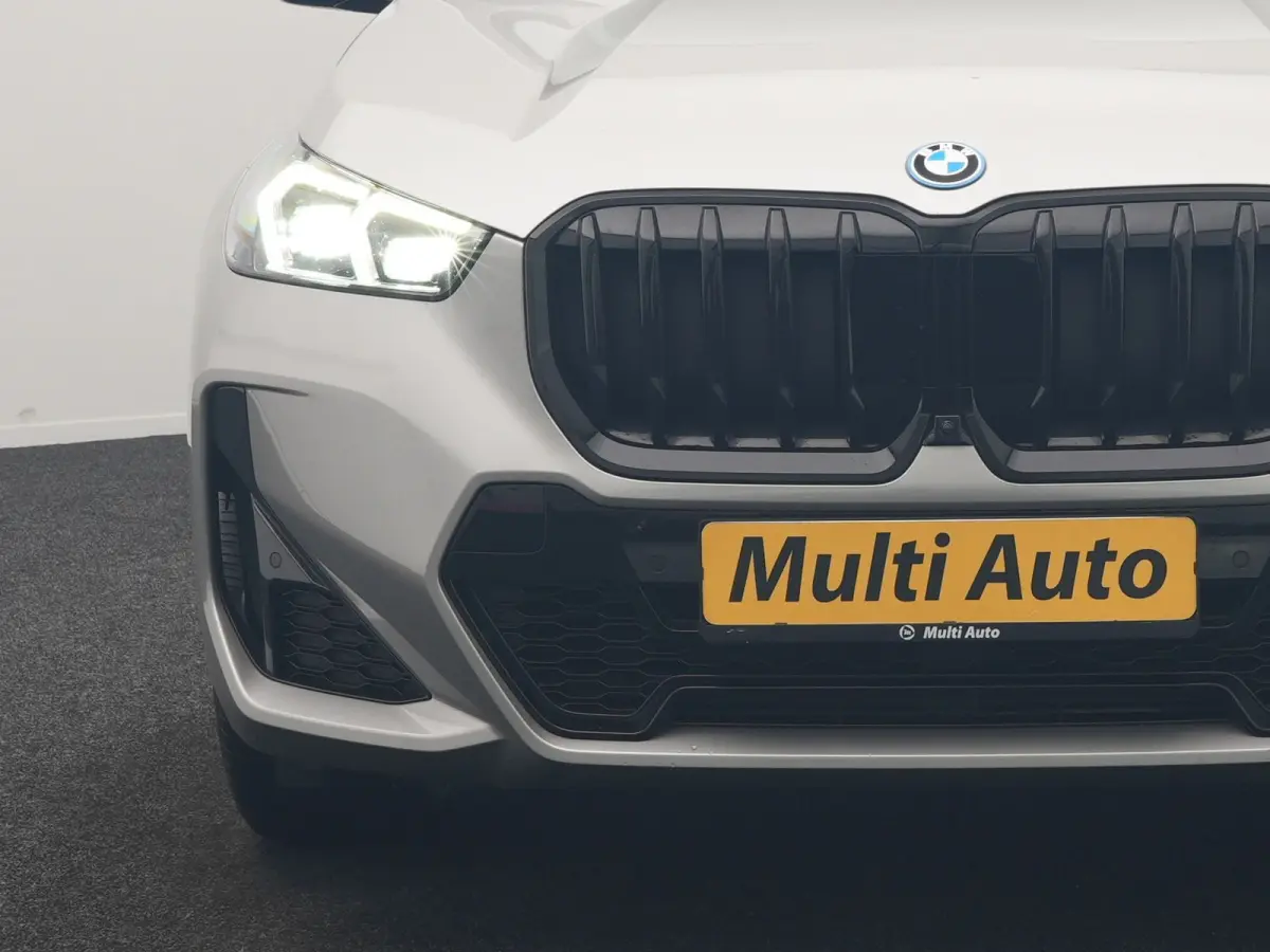 xDrive25e M Sport PHEV 245pk Dealer O.H | Trekhaak Af Fabriek | Adaptive Cruise | 360 Camera | Head Up | Harman / Kardon | Lederen Sportstoelen Massage & Memory | Stuur & Stoelen Verwarmd | 