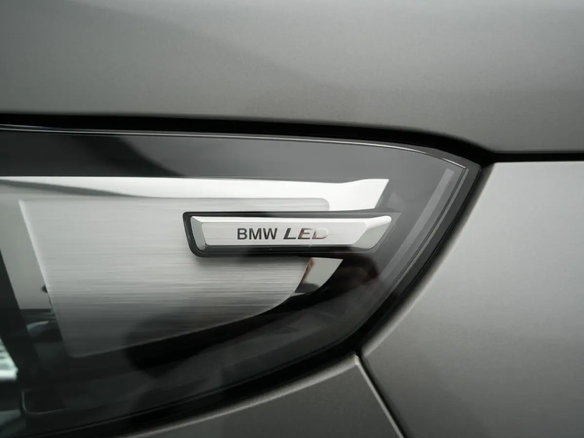xDrive25e M Sport PHEV 245pk Dealer O.H | Trekhaak Af Fabriek | Adaptive Cruise | 360 Camera | Head Up | Harman / Kardon | Lederen Sportstoelen Massage & Memory | Stuur & Stoelen Verwarmd | 
