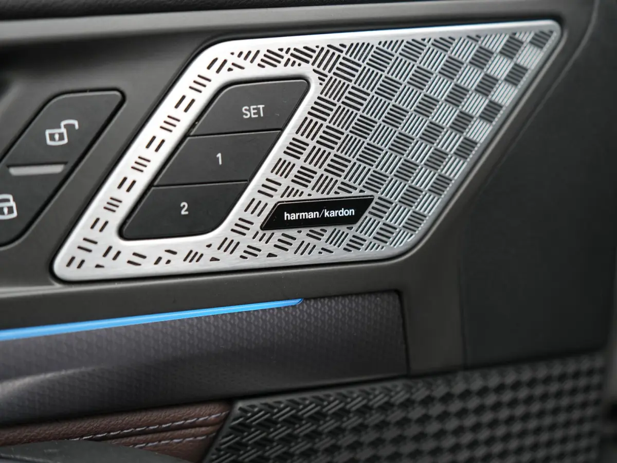 xDrive25e M Sport PHEV 245pk Dealer O.H | Trekhaak Af Fabriek | Adaptive Cruise | 360 Camera | Head Up | Harman / Kardon | Lederen Sportstoelen Massage & Memory | Stuur & Stoelen Verwarmd | 