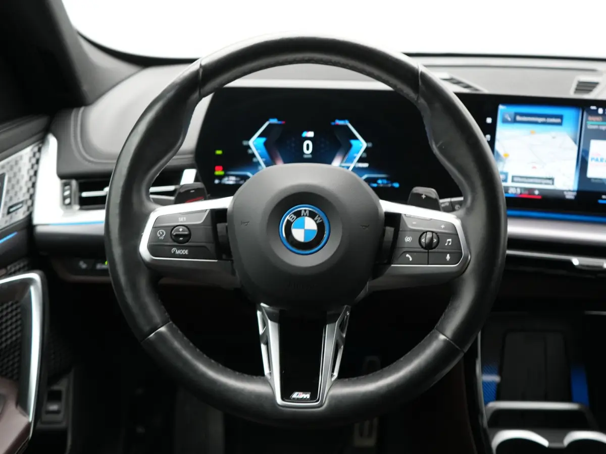 xDrive25e M Sport PHEV 245pk Dealer O.H | Trekhaak Af Fabriek | Adaptive Cruise | 360 Camera | Head Up | Harman / Kardon | Lederen Sportstoelen Massage & Memory | Stuur & Stoelen Verwarmd | 
