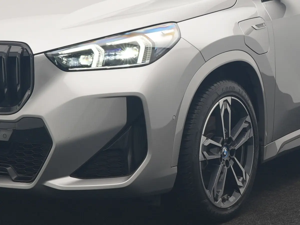 xDrive25e M Sport PHEV 245pk Dealer O.H | Trekhaak Af Fabriek | Adaptive Cruise | 360 Camera | Head Up | Harman / Kardon | Lederen Sportstoelen Massage & Memory | Stuur & Stoelen Verwarmd | 