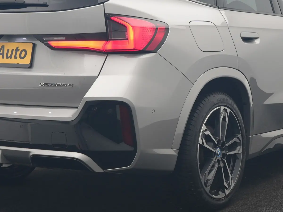 xDrive25e M Sport PHEV 245pk Dealer O.H | Trekhaak Af Fabriek | Adaptive Cruise | 360 Camera | Head Up | Harman / Kardon | Lederen Sportstoelen Massage & Memory | Stuur & Stoelen Verwarmd | 