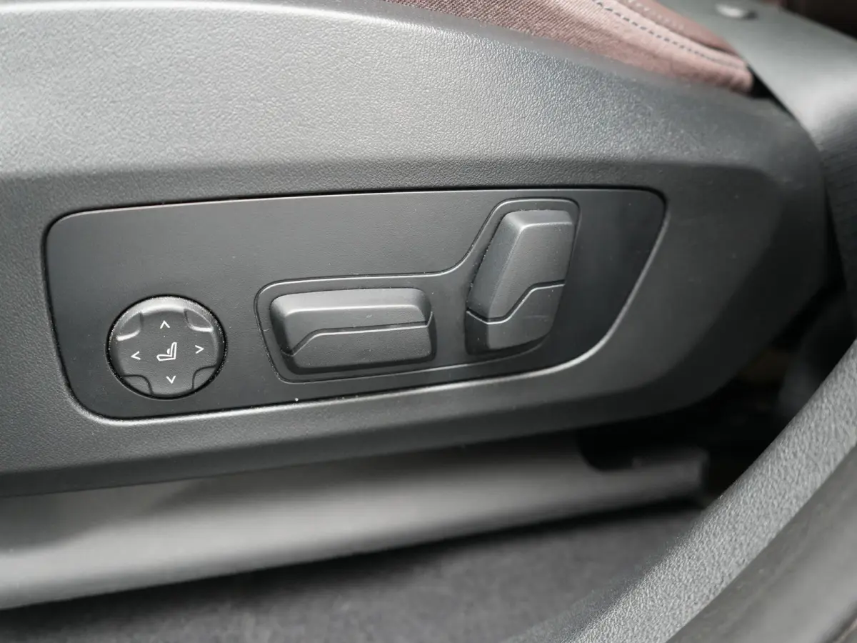 xDrive25e M Sport PHEV 245pk Dealer O.H | Trekhaak Af Fabriek | Adaptive Cruise | 360 Camera | Head Up | Harman / Kardon | Lederen Sportstoelen Massage & Memory | Stuur & Stoelen Verwarmd | 