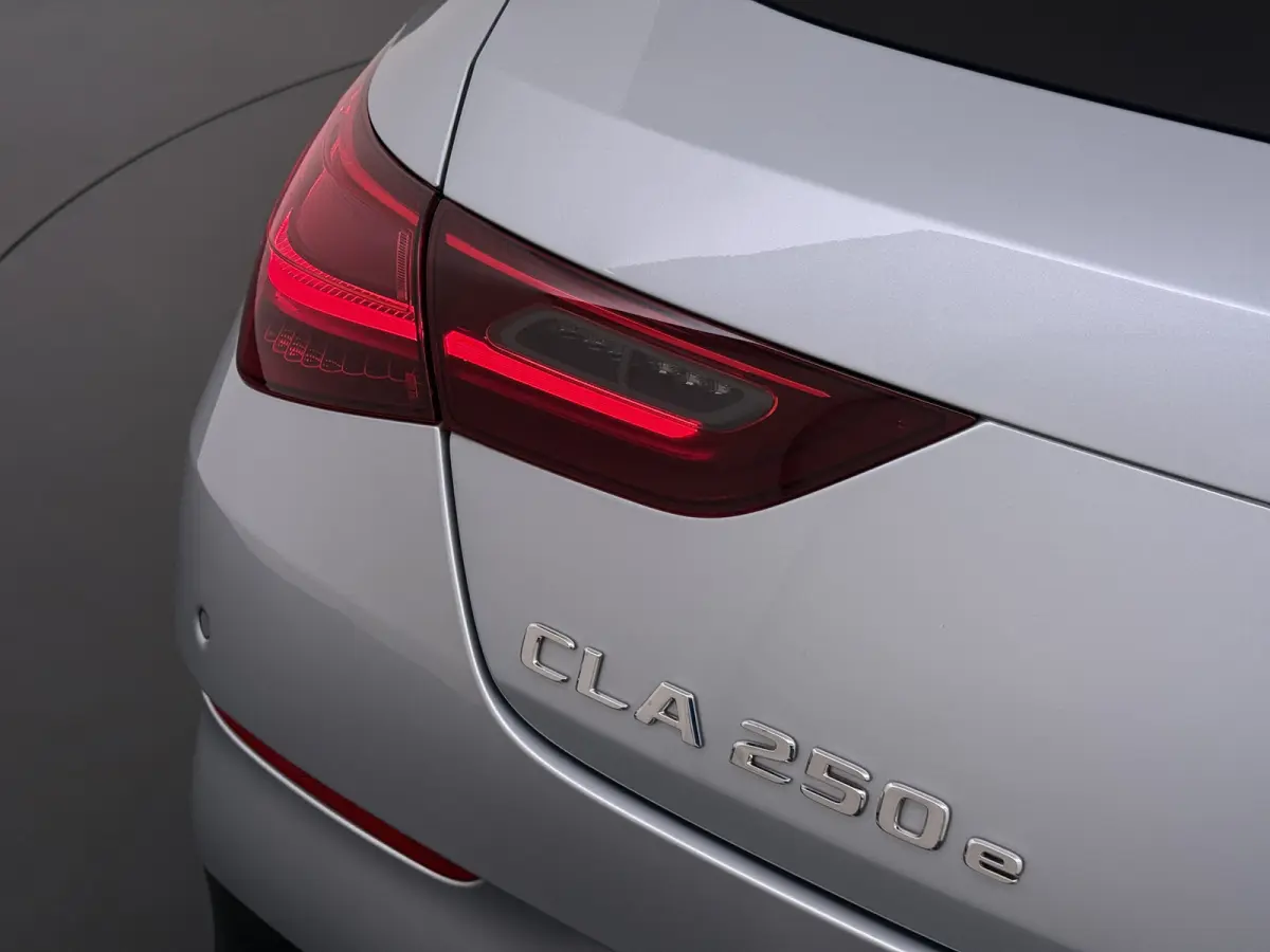 CLA 250 e Shooting Brake AMG line | Panorama Distronic Multibeam HUD Keyless Memory