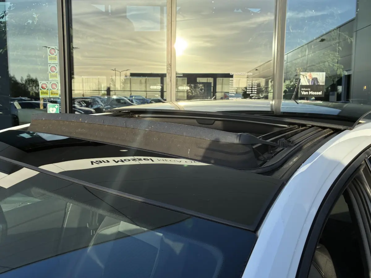 1.0 TSI R-Line | PANORAMADAK | DODEHOEK DETECTIE | STOELVERWARMING | CAMERA | APPLE CARPLAY | PARKEERSENSOREN V+A |
