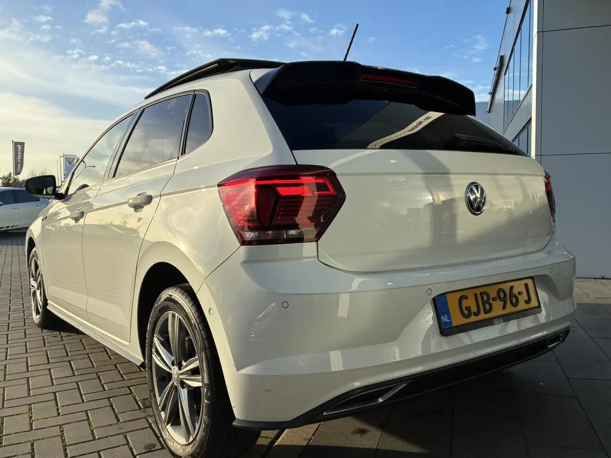 1.0 TSI R-Line | PANORAMADAK | DODEHOEK DETECTIE | STOELVERWARMING | CAMERA | APPLE CARPLAY | PARKEERSENSOREN V+A |