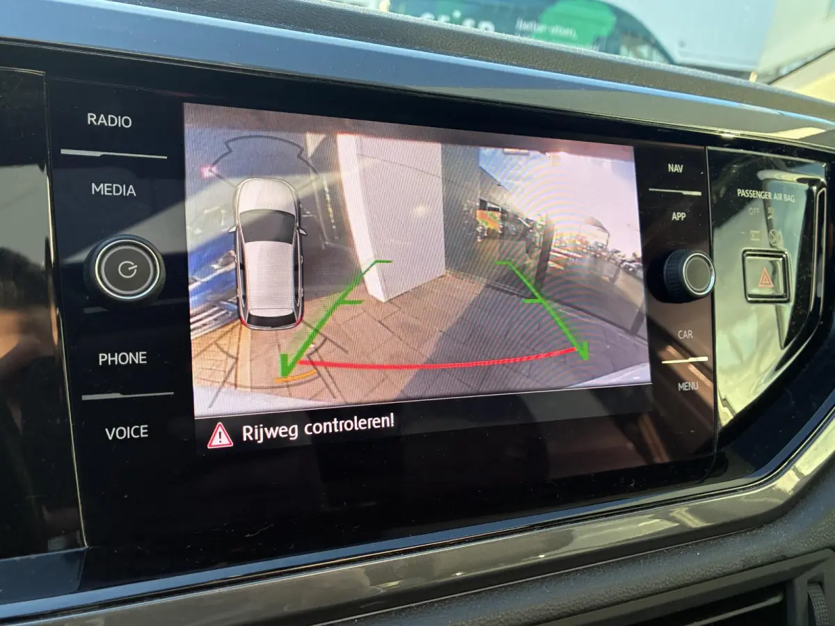 1.0 TSI R-Line | PANORAMADAK | DODEHOEK DETECTIE | STOELVERWARMING | CAMERA | APPLE CARPLAY | PARKEERSENSOREN V+A |