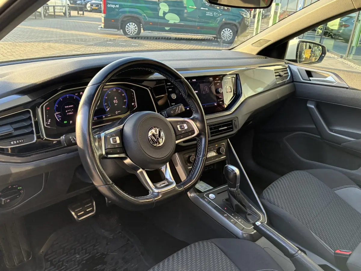 1.0 TSI R-Line | PANORAMADAK | DODEHOEK DETECTIE | STOELVERWARMING | CAMERA | APPLE CARPLAY | PARKEERSENSOREN V+A |