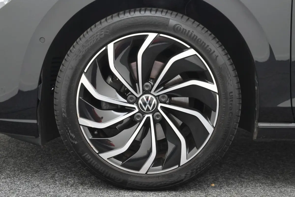 1.5 TSI Style Virtual Cockpit, ACC, Apple CarPlay, IQ-Light, Memory, Keyless, Trekhaak, 17"
